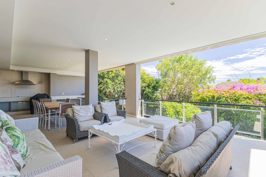 4 Bedroom Property for Sale in Fresnaye Western Cape
